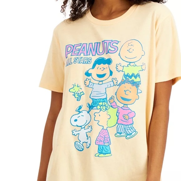 NWT Peanuts Juniors All Stars Graphic T-Shirt Size L - Picture 3 of 3